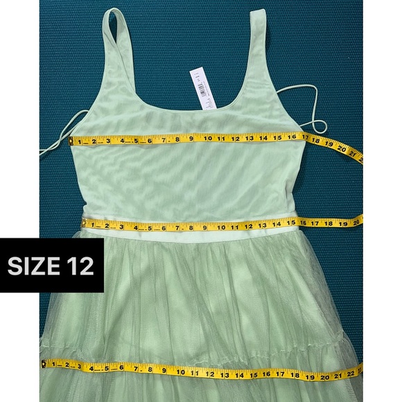 Alice + Olivia Chara Scoop Neck Green Tulle Midi Dress - Picture 14 of 16